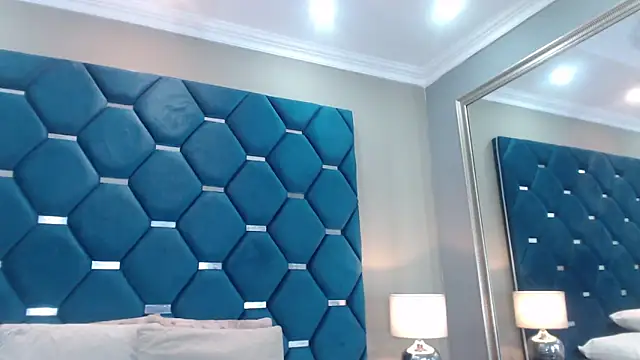 ThaniaJones online show from 04/06/26, 11:55