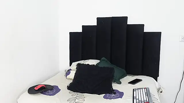 Snapshot of khloe_kaczka_ chatting on 02/19/25, 08:10 khloe kaczka online show from 02/19/25, 08:10