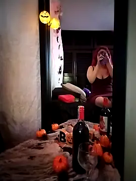 Dafne Moon online show from 10/05/25, 04:00