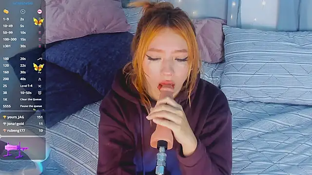 Snapshot of Kloe_Raize chatting on 01/21/25, 02:00 Kloe Raize online show from 01/21/25, 02:00