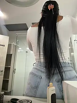 Snapshot of PaulinaDuarte chatting on 04/30/26, 11:27 PaulinaDuarte online show from 04/30/26, 11:27