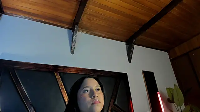 Snapshot of EmiliWilliams chatting on 04/21/26, 10:45 EmiliWilliams online show from 04/21/26, 10:45