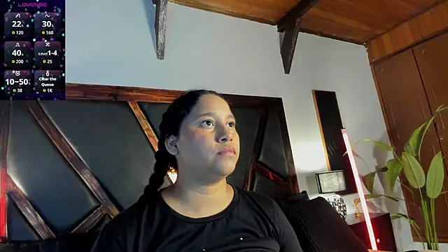 Snapshot of EmiliWilliams chatting on 04/24/26, 12:02 EmiliWilliams online show from 04/24/26, 12:02