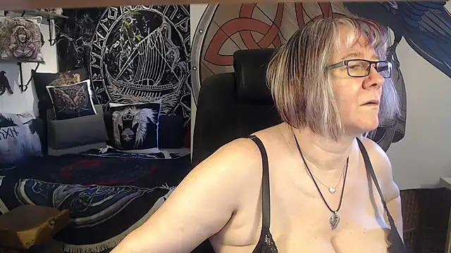 Snapshot of TittenMichelle chatting on 04/25/26, 08:39 TittenMichelle online show from 04/25/26, 08:39