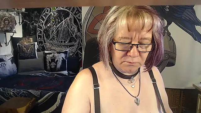 Snapshot of TittenMichelle chatting on 06/02/26, 05:53 TittenMichelle online show from 06/02/26, 05:53