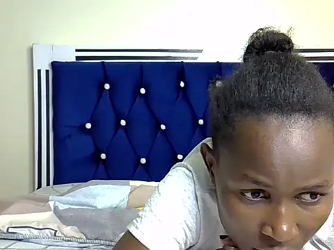 Snapshot of Goddess_nanaya chatting on 09/21/25, 09:55 Goddess nanaya online show from 09/21/25, 09:55