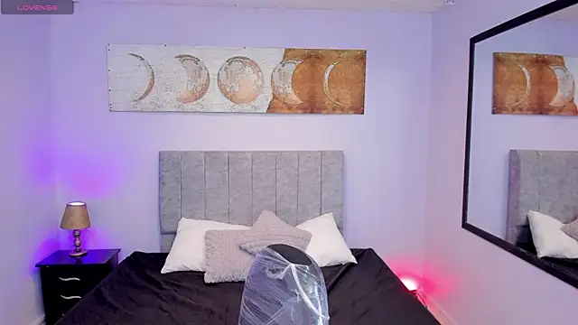 Lana stone  online show from 03/04/25, 03:33