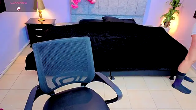 Lana stone  online show from 09/09/25, 03:50