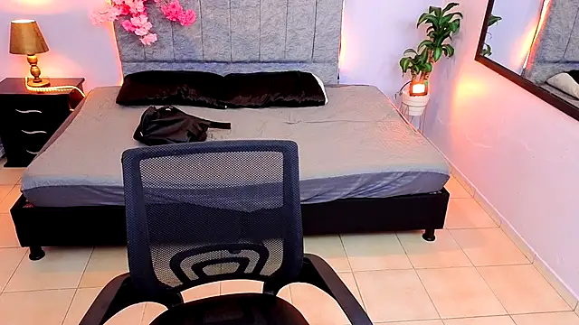 Lana stone  online show from 10/04/25, 03:37