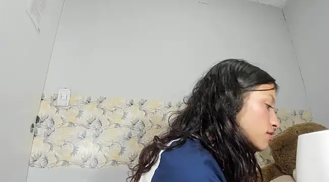 Snapshot of Emma-Wilson chatting on 02/03/25, 08:02 Emma-Wilson online show from 02/03/25, 08:02