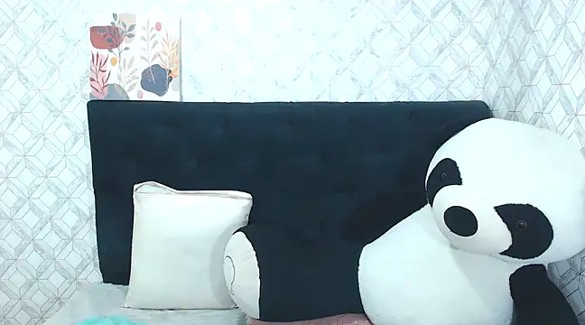 Snapshot of Emma-Wilson chatting on 02/06/25, 11:43 Emma-Wilson online show from 02/06/25, 11:43