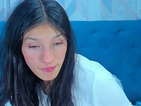 Snapshot of Emma-Wilson chatting on 02/18/25, 03:10 Emma-Wilson online show from 02/18/25, 03:10