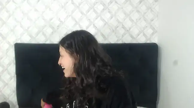 Snapshot of Emma-Wilson chatting on 02/20/25, 12:52 Emma-Wilson online show from 02/20/25, 12:52