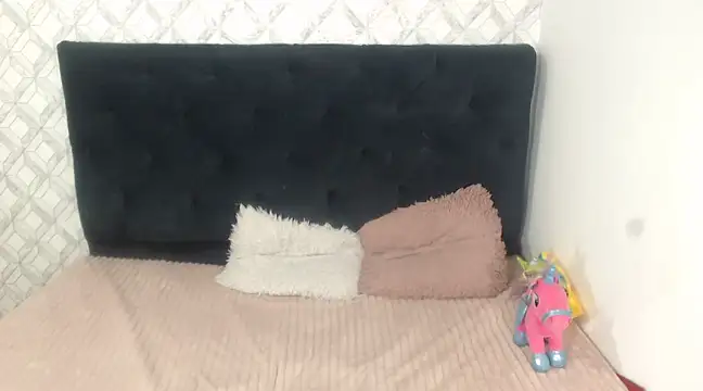 Snapshot of Emma-Wilson chatting on 02/21/25, 10:59 Emma-Wilson online show from 02/21/25, 10:59