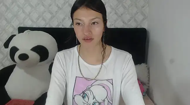 Snapshot of Emma-Wilson chatting on 02/25/25, 04:35 Emma-Wilson online show from 02/25/25, 04:35