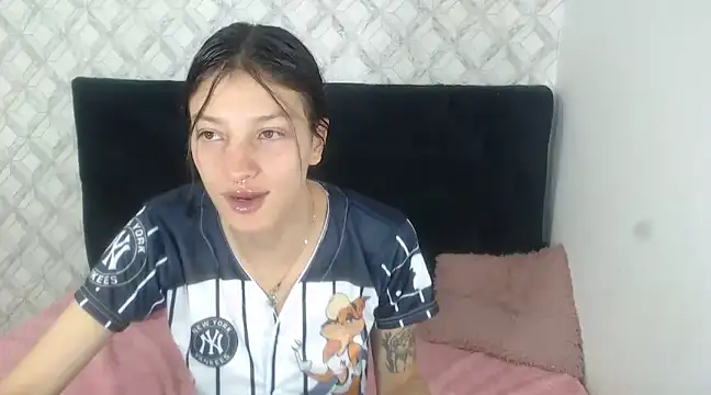 Snapshot of Emma-Wilson chatting on 03/03/25, 10:10 Emma-Wilson online show from 03/03/25, 10:10