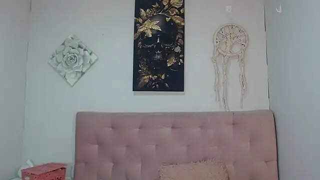 Snapshot of Emma-Wilson chatting on 03/15/25, 05:19 Emma-Wilson online show from 03/15/25, 05:19