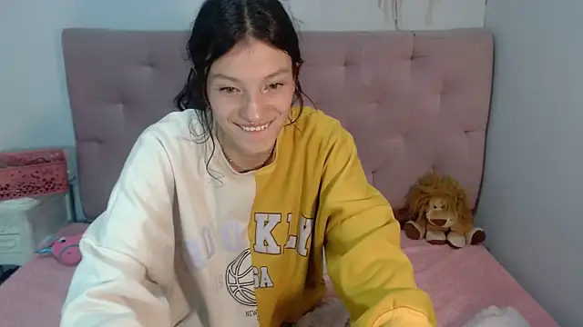 Snapshot of Emma-Wilson chatting on 03/15/25, 08:26 Emma-Wilson online show from 03/15/25, 08:26