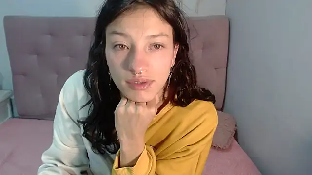 Snapshot of Emma-Wilson chatting on 03/15/25, 03:06 Emma-Wilson online show from 03/15/25, 03:06