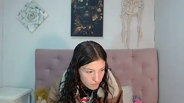 Snapshot of Emma-Wilson chatting on 03/19/25, 07:17 Emma-Wilson online show from 03/19/25, 07:17