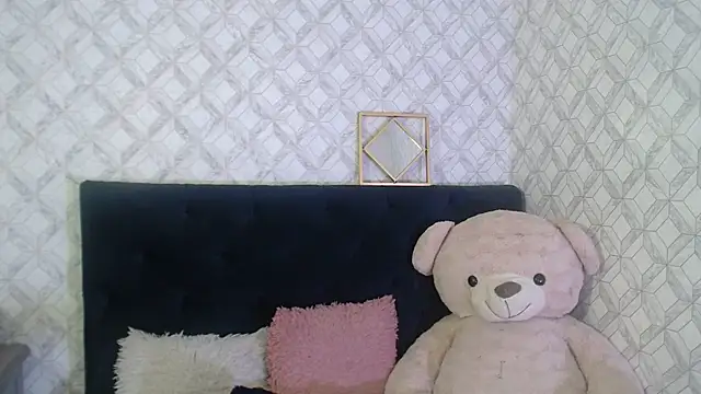 Snapshot of Emma-Wilson chatting on 10/06/25, 04:21 Emma-Wilson online show from 10/06/25, 04:21