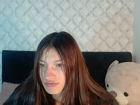 Snapshot of Emma-Wilson chatting on 11/26/25, 04:02 Emma-Wilson online show from 11/26/25, 04:02