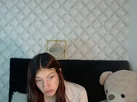 Snapshot of Emma-Wilson chatting on 12/05/25, 06:11 Emma-Wilson online show from 12/05/25, 06:11