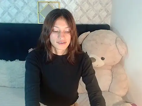 Snapshot of Emma-Wilson chatting on 12/19/25, 04:30 Emma-Wilson online show from 12/19/25, 04:30