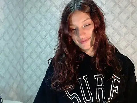 Snapshot of Emma-Wilson chatting on 03/25/26, 05:02 Emma-Wilson online show from 03/25/26, 05:02