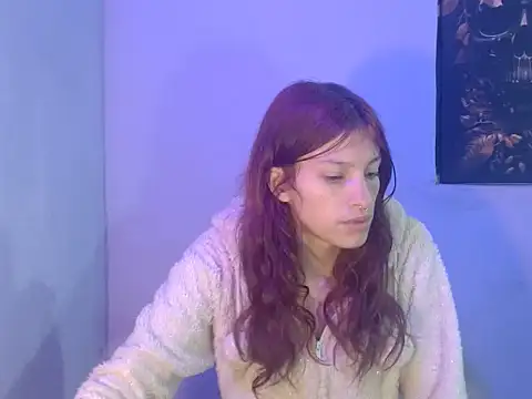 Snapshot of Emma-Wilson chatting on 07/14/26, 02:05 Emma-Wilson online show from 07/14/26, 02:05