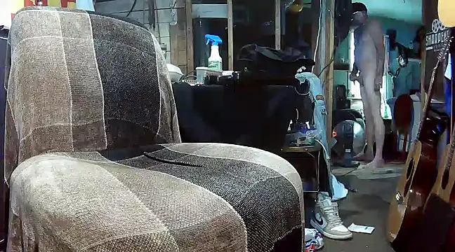 Snapshot of lustfan69 chatting on 03/11/25, 06:19 lustfan69 online show from 03/11/25, 06:19