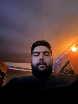 Snapshot of bigdickgio6923 chatting on 11/11/25, 05:40 bigdickgio6923 online show from 11/11/25, 05:40