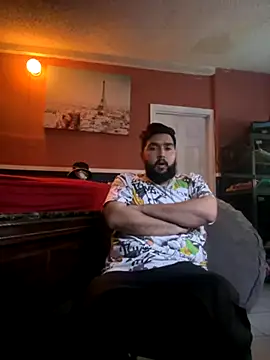 Snapshot of bigdickgio6923 chatting on 11/21/25, 06:01 bigdickgio6923 online show from 11/21/25, 06:01