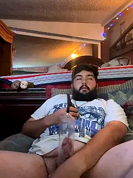 Snapshot of bigdickgio6923 chatting on 12/21/25, 03:46 bigdickgio6923 online show from 12/21/25, 03:46