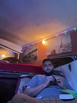 Snapshot of bigdickgio6923 chatting on 04/05/26, 02:53 bigdickgio6923 online show from 04/05/26, 02:53