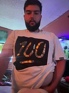 Snapshot of bigdickgio6923 chatting on 04/16/26, 02:12 bigdickgio6923 online show from 04/16/26, 02:12