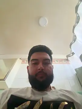 Snapshot of bigdickgio6923 chatting on 04/16/26, 10:45 bigdickgio6923 online show from 04/16/26, 10:45