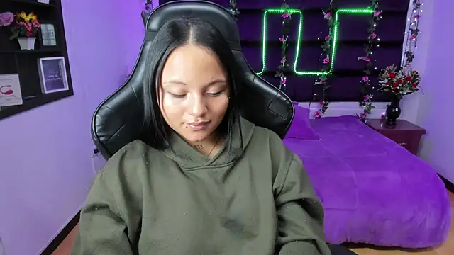 sweelanna   online show from 02/16/25, 08:54