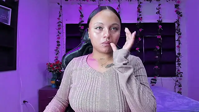 sweelanna   online show from 12/17/25, 01:55