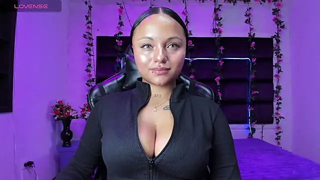 Snapshot of sweelanna__ chatting on 03/06/26, 01:13 sweelanna online show from 03/06/26, 01:13