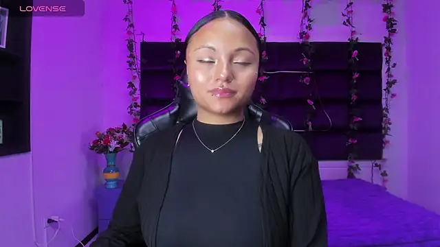 Snapshot of sweelanna__ chatting on 03/31/26, 12:45 sweelanna online show from 03/31/26, 12:45