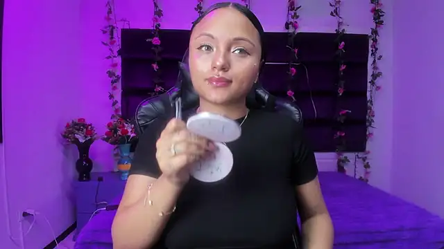 Snapshot of sweelanna__ chatting on 04/11/26, 01:54 sweelanna online show from 04/11/26, 01:54