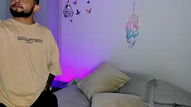 Chloe Johnson  online show from 03/12/26, 03:34