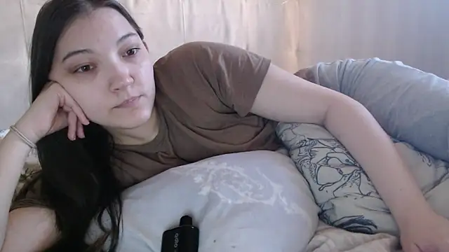 Snapshot of AlisaDevis chatting on 04/05/26, 01:08 AlisaDevis online show from 04/05/26, 01:08