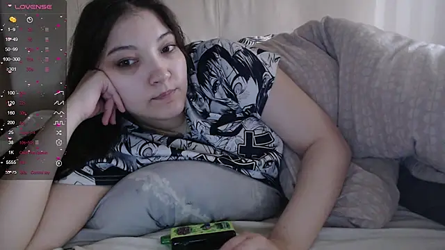 Snapshot of AlisaDevis chatting on 06/28/26, 05:02 AlisaDevis online show from 06/28/26, 05:02