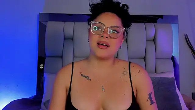 lunamartiinez online show from 12/09/24, 07:39