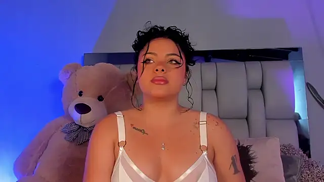 lunamartiinez online show from 12/31/24, 06:02