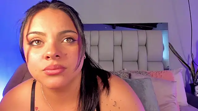 lunamartiinez online show from 01/04/25, 08:48