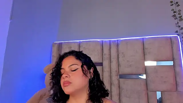 lunamartiinez online show from 01/21/25, 07:50