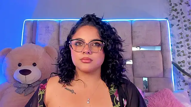 lunamartiinez online show from 02/04/25, 11:59